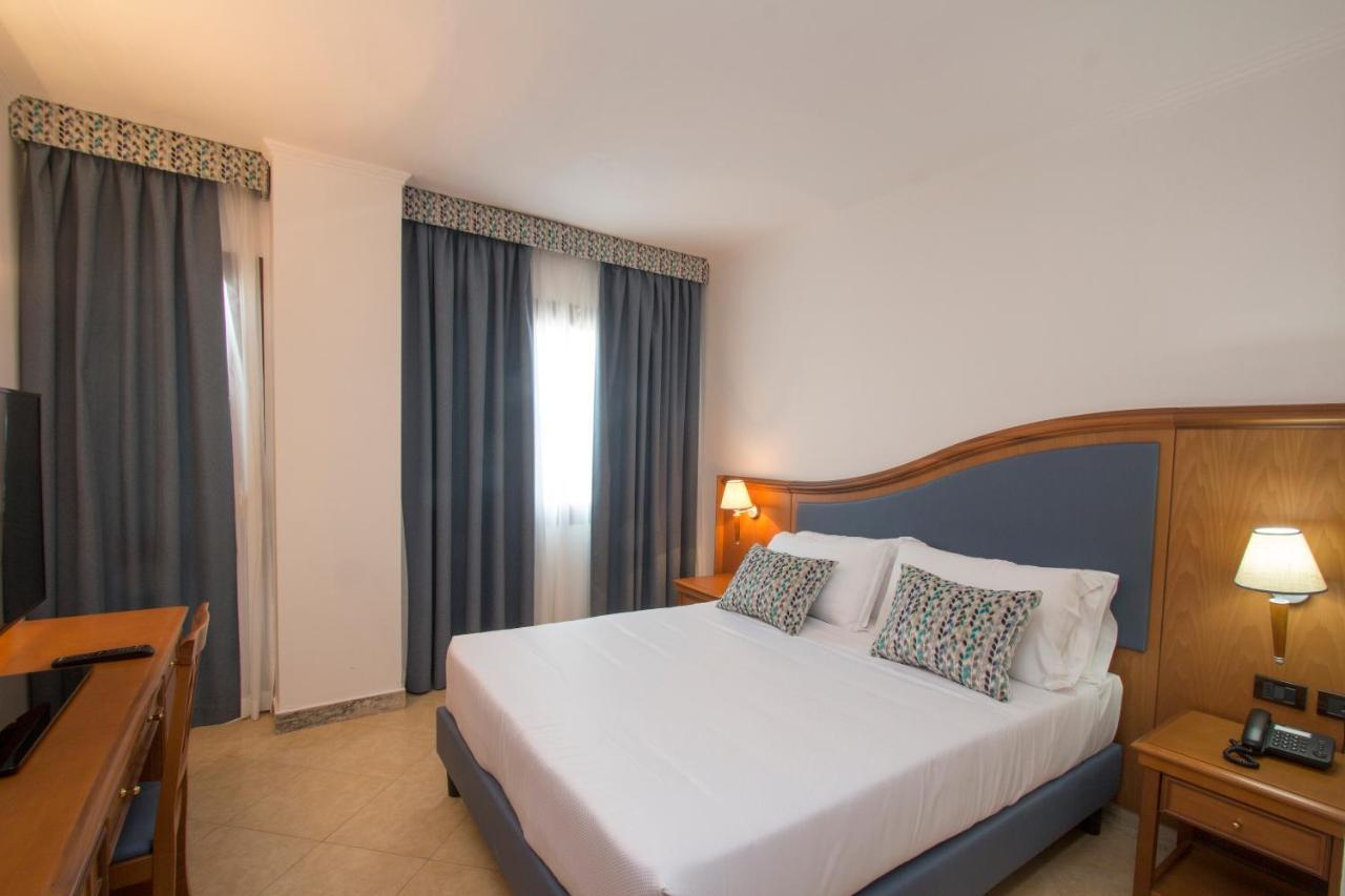 Hotel Centrale Sabaudia Dış mekan fotoğraf