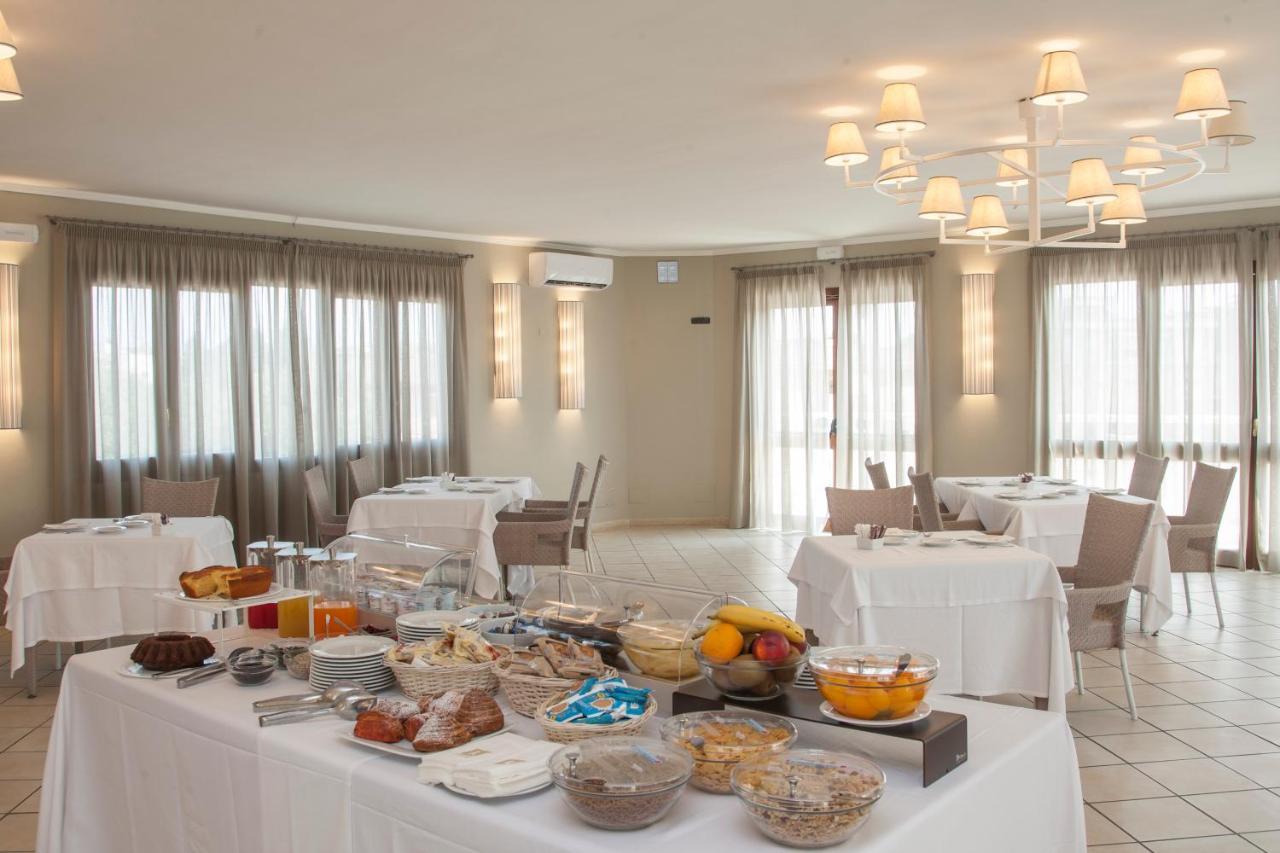 Hotel Centrale Sabaudia Dış mekan fotoğraf