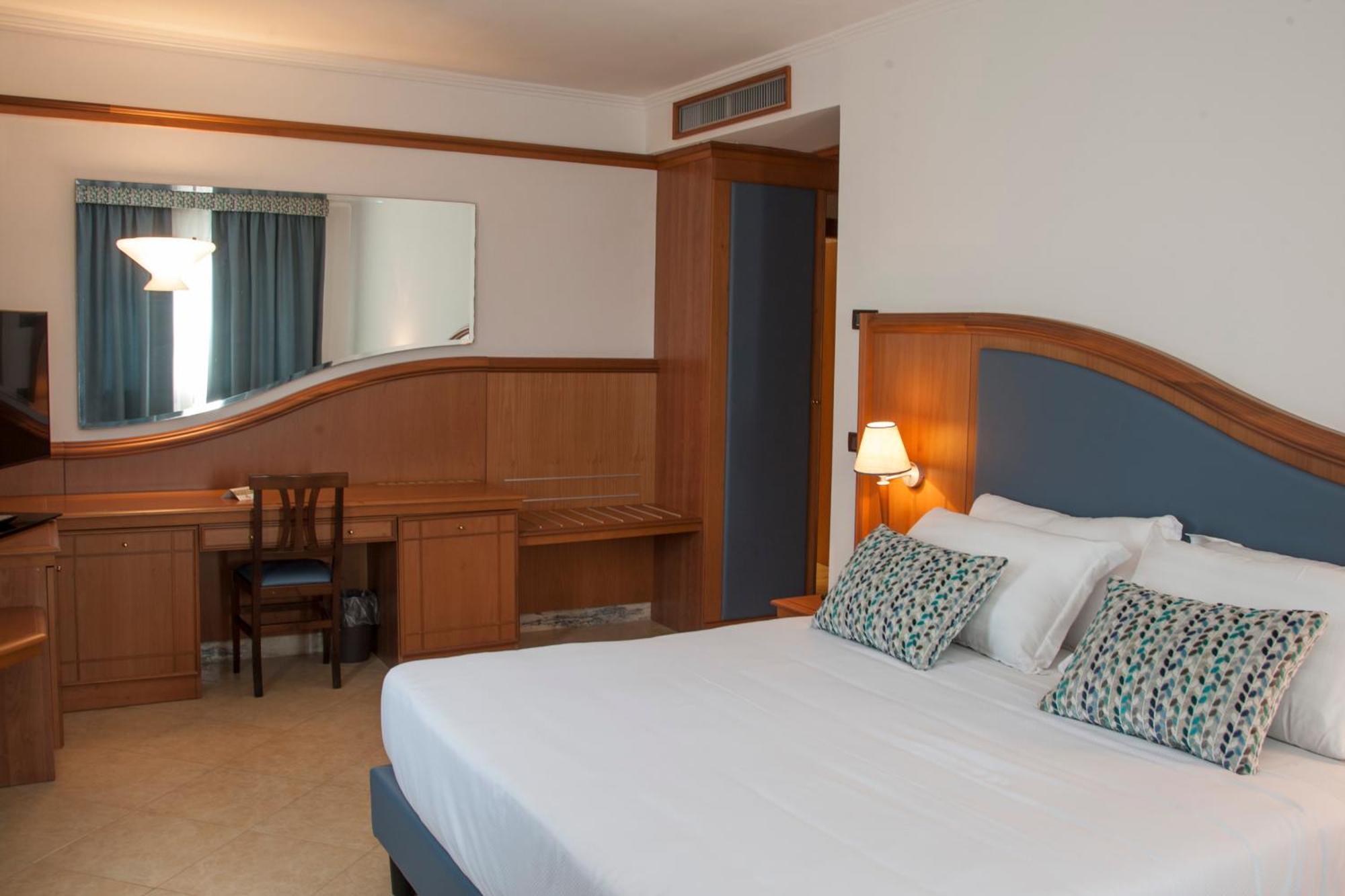 Hotel Centrale Sabaudia Dış mekan fotoğraf