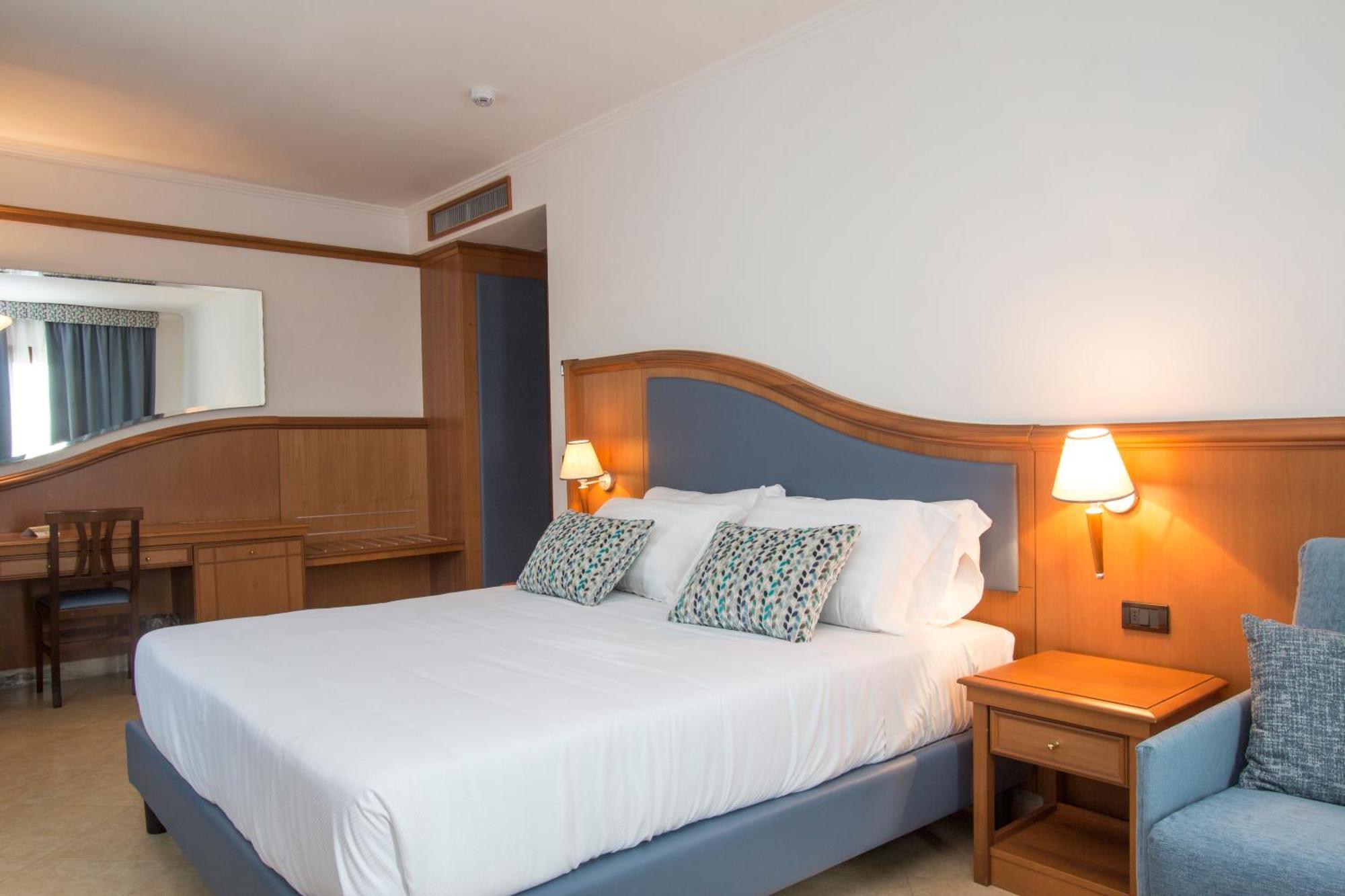 Hotel Centrale Sabaudia Dış mekan fotoğraf
