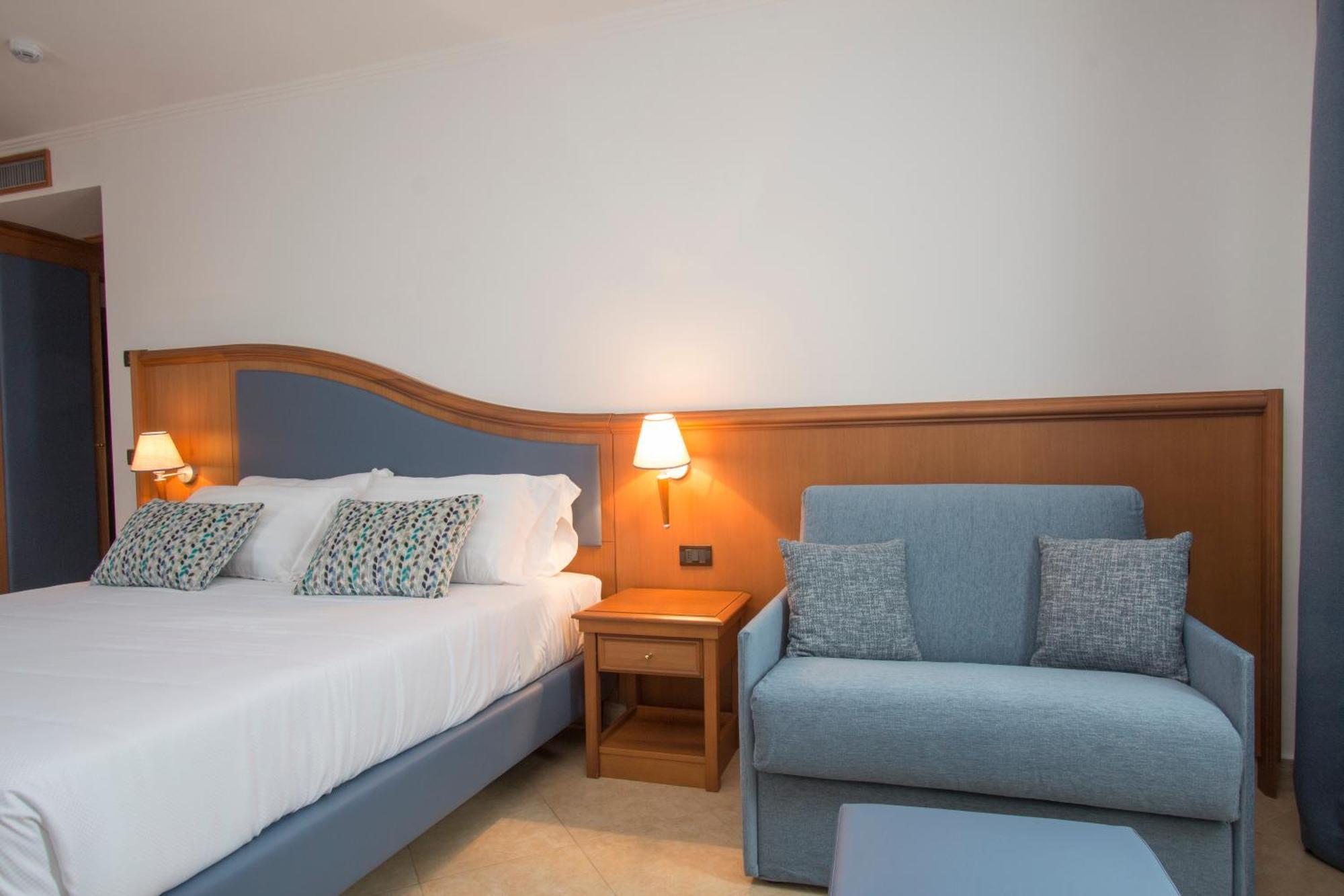 Hotel Centrale Sabaudia Dış mekan fotoğraf