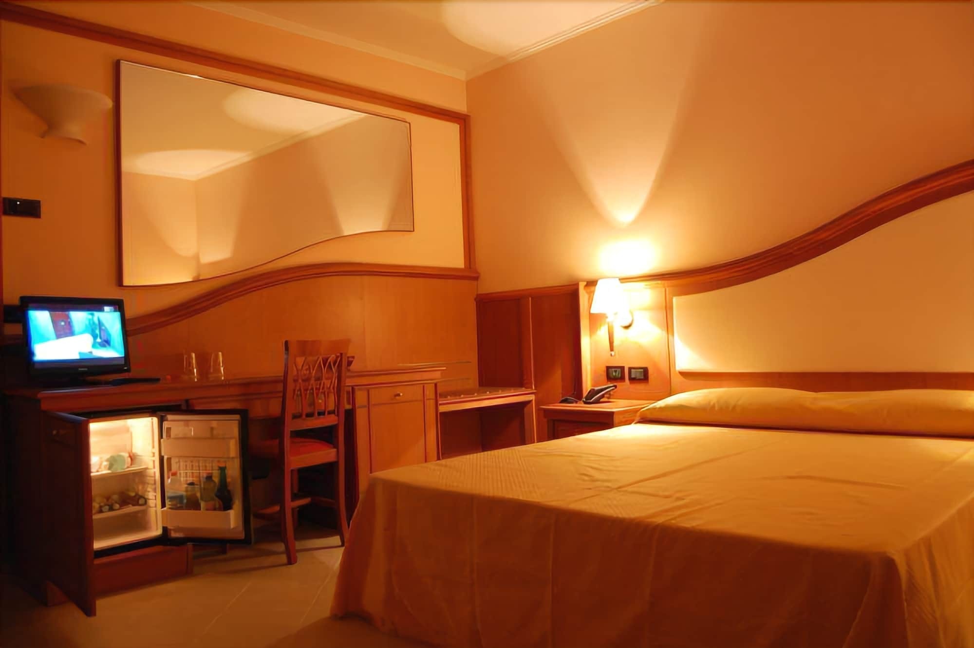 Hotel Centrale Sabaudia Dış mekan fotoğraf
